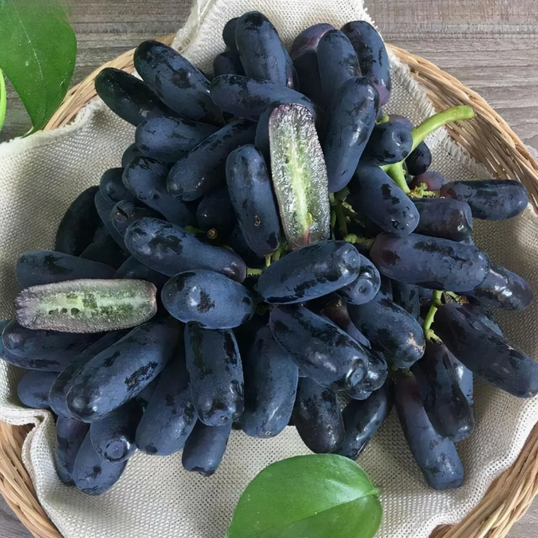 🔥Last Day 50% OFF 🍇 High-Quaility Sapphire Grapes Seeds🍇✨ 98% Germination（High Yield）🌱BUY 1 GET 1 FREE! 🌱🌿